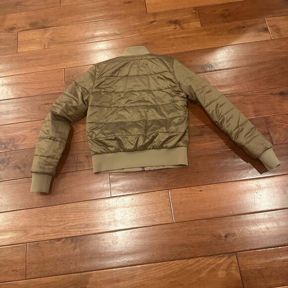 Lululemon REVERSIBLE tan, goldish jacket size 4 - Picture 4 of 7